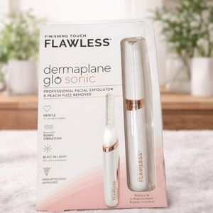 Finishing Touch Flawless Dermaplane Glo Sonic with 6 Replacement Blades - New